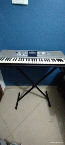 Teclado Yamaha Psr E323