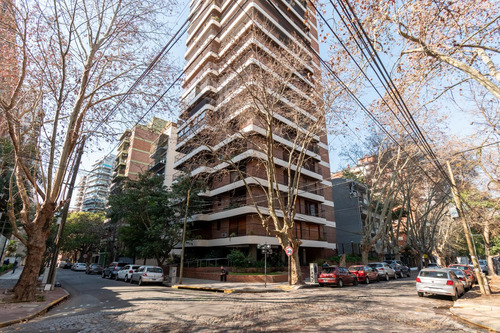 Espectacular Piso En Olivos Con Dos Cocheras, Cerca De Av. Libertador.