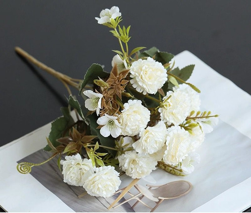 Buque Cravo Com Florzinha Artificiais Decoração De Casamento