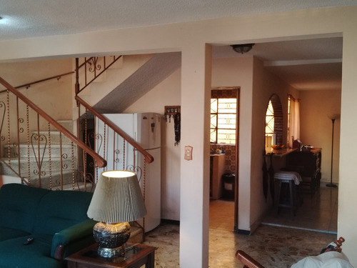 Sr Vende Amplia Y Bonita Casa De 4 Recámaras En Col. Gertrudis Sánchez - Imagen 4