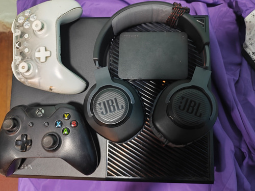 Xbox One Fat 2 Tb Y Media Con Dos Controles Y Diadema 