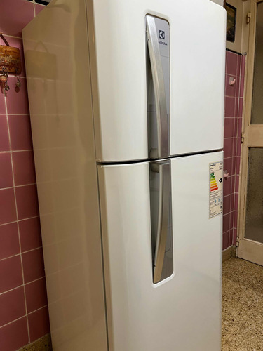 Heladera Electrolux Con Freezer No Frost 1 Año Casi Nueva !!