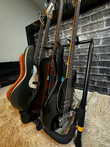Coleção De Contra Baixos Vintages Fender, Gibson, Music Man