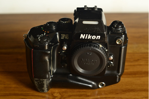 Cámara Analógica Slr Nikon F4 + Grip (mb-21) 35mm (leer Des)