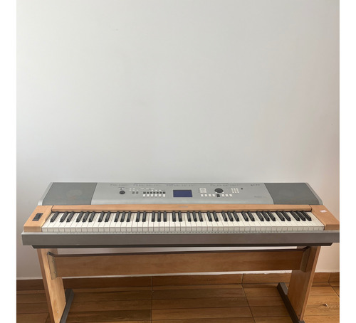 Piano Digital Yamaha Dgx-630 Com Estante