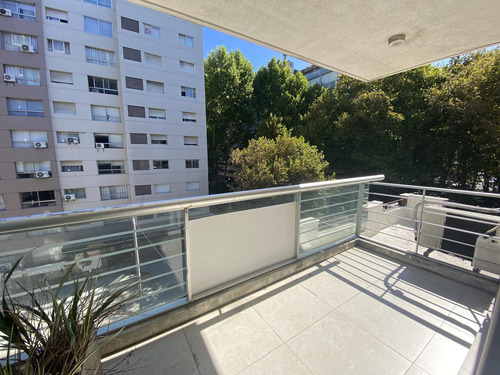 Venta De Apartamento 2 Dormitorios, 2 Baños. A 1 Cuadra De La Rambla. Pocitos! - Imagen 4