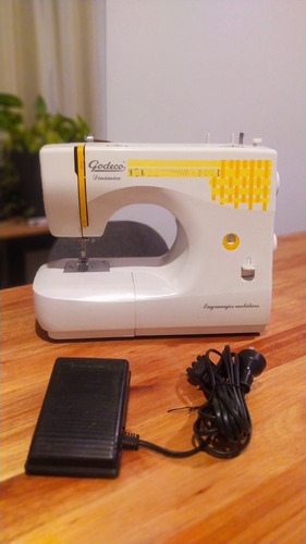 Máquina De Coser Godeco Dinámica 