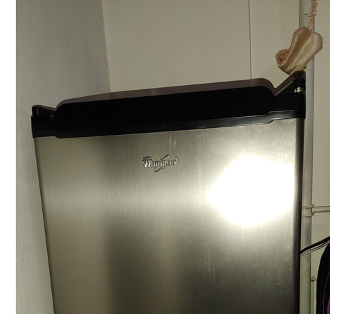 Heladera Minibar Whirlpool Wrx12a 120lt Con Freezer