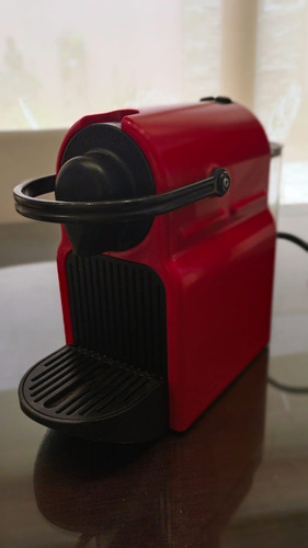 Cafetera Nespresso Inissia C40 Automática Ruby Red Cápsulas