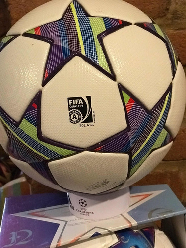 Balón Omb Champions League Finale 11 Con Base De Regalo