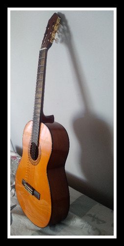 Guitarra Yamaha C70 Color Natural Clavijas Doradas + Funda