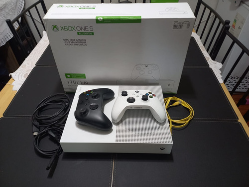Xbox One S 1tb + 2 Controles +cable Hdmi +control Remoto App