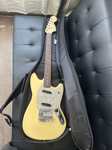 Guitarra Fender Mustang American Performer