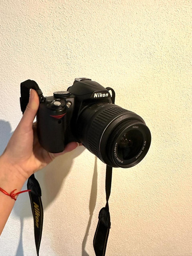 Cámara Digital Nikon D3000, Usada