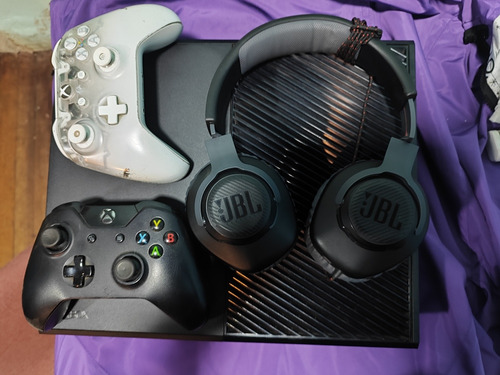 Xbox One Con Dos Controles Diadema Y LG 42 