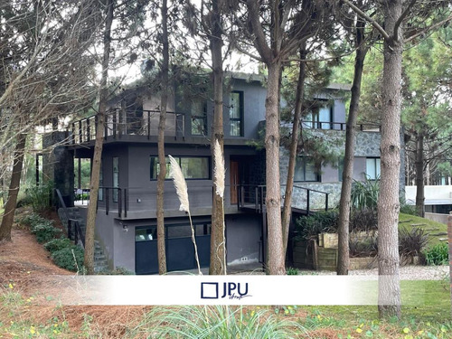Casa En Venta Costa Esmeralda, Seis Ambientes, Barrio Residencial Ii.