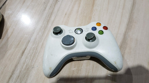 Controle Do Xbox 360 Branco Sem A Tampa Das Pilhas. L7