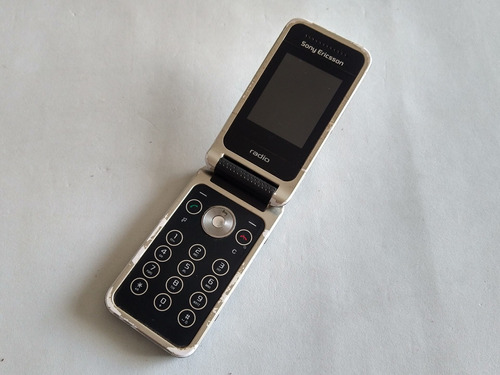 Celular Sony Ericsson R306 Rádio (peças Ou Reparo)