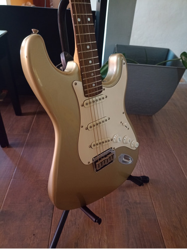 Squier Standard Stratocaster Shoreline Gold 