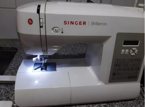 Maquina De Cocer Singer Brillante 6180 Color Blanco