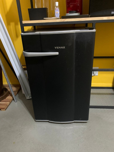 Frigobar Venax Preto 82l Usada Em Perfeito Estado 110v