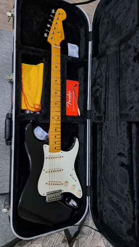 Fender Stratocaster Classic Series 50's Con Estuche Skb
