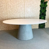 Mesa De Jantar Cone Oval 140x90cm Cimento Queimado + Vidro