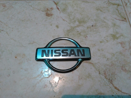 Emblema Nissan Sentra Foto 7