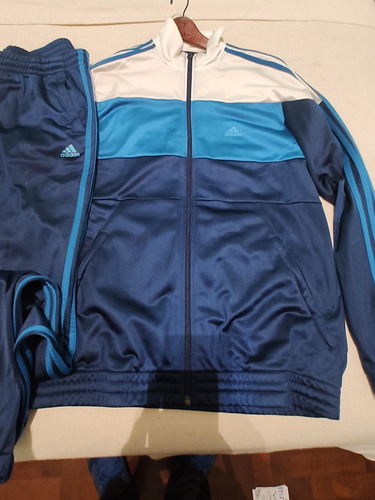 Conjunto Deportivo adidas Retro. Talle M