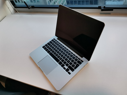 Mac Book Pro Retina 13.3 , Early 2015  I7 16ram Flash 256