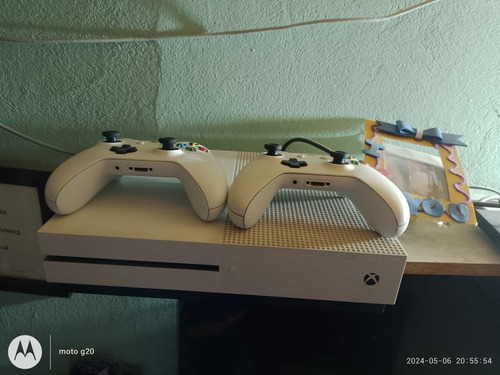 Consola Xbox One S 1 Tb  + 2 Controles