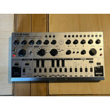 Behringer Td3 Mo Sintetizador Analógico Color Gris