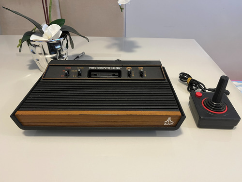 Atari 2600 Modelo Frente De Madeira Ed Especial Década De 80