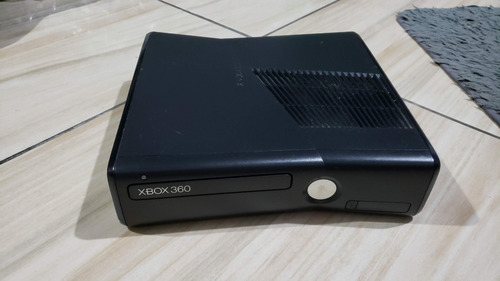 Xbox 360 Slim Hd De 320gb Só O Aparelho Sem Nada E Ele É Bloqueado!