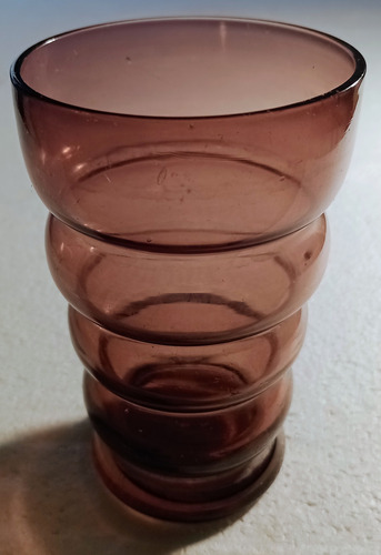 Antigüedad.vaso De Color Bordo De Cristal.