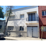 Casa En Venta De 7 Dorm. En Santiago