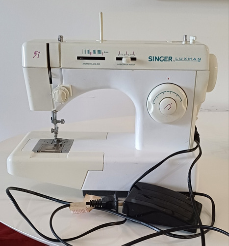 Maquina De Coser Singer Luxman.funciona Bien.muy Poco Uso 