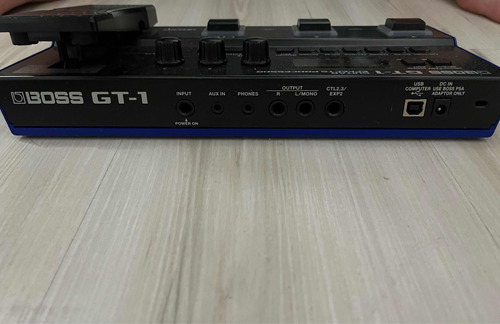 Pedaleira Boss Gt-1 Com Fonte E Cabo Usb Para Boss Studio