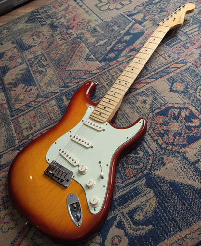 Guitarra Fender Stratocaster American Deluxe - Perfeita!