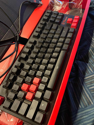 Teclado Mecánico Thermaltake Poseidon