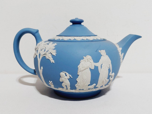 Tetera De Loza Inglesa Wedgwood Con Escenas En Relieve