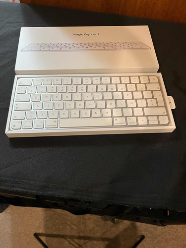 Magic Keyboard A2450