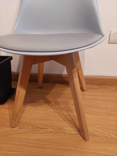 Juego De Mesa + 4 Sillas Eames