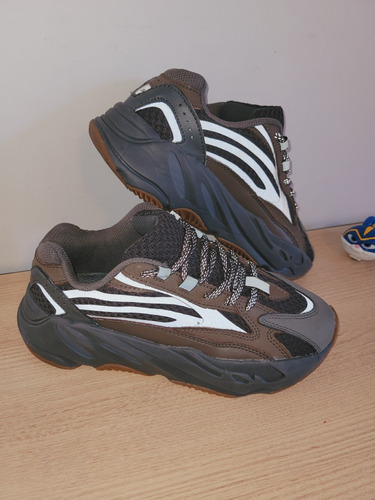 Tenis adidas Yeezy Boost 700 V2 'geode' Talla 24.5 Mx