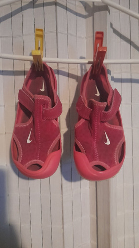 Chalas De Agua Rosadas Nike N° 26 Usadas