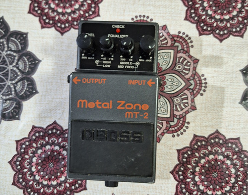 Pedal De Efecto Boss Metal Zone Mt-2  Negro