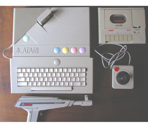 Consola Atari Xe Standard Color  Gris