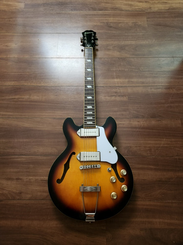 Guitarra Semi-acústica EpiPhone Casino Coupe Sunburst