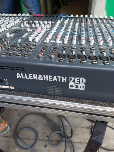 Mezcladora  Allen &  Heath Zed - 436
