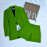 Traje Con Blazer Y Short Verde Fosfo Zara